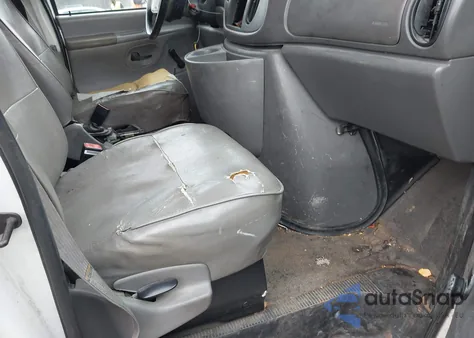 1998 Ford E-250 Commercial/Recreational z USA, uszkodzony, nr VIN 1FTPS2422WHC04907